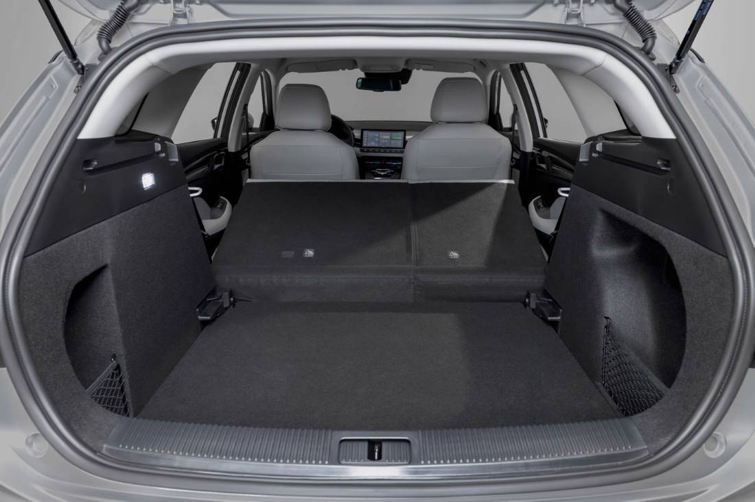 MG5-Electric-luggage-space.jpg