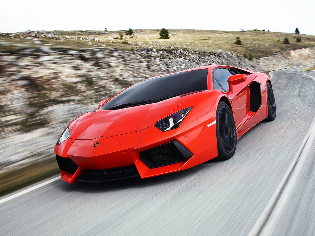 lamborghini_aventador_lp_700-4_2.jpg