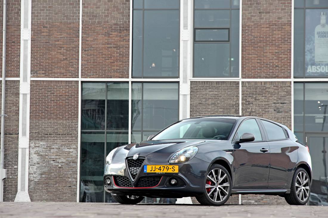 Alfa_Romeo_Giulietta_1.6_JTDM_1.jpg