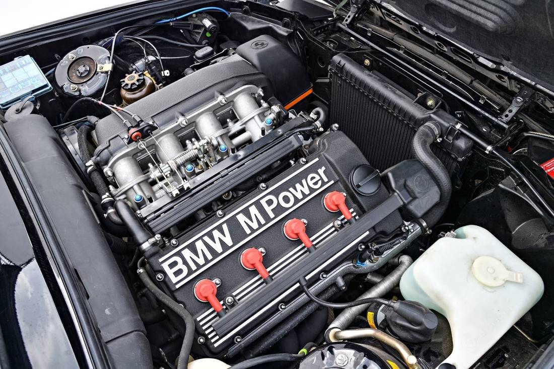 P90236419_lowRes_the-bmw-m3-evo-e30-0.jpg