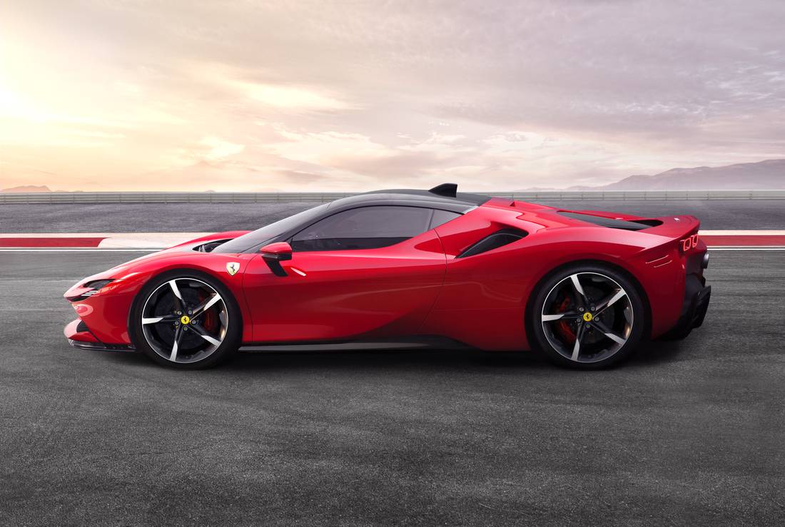 Ferrari_SF90_Stradale_2.jpg