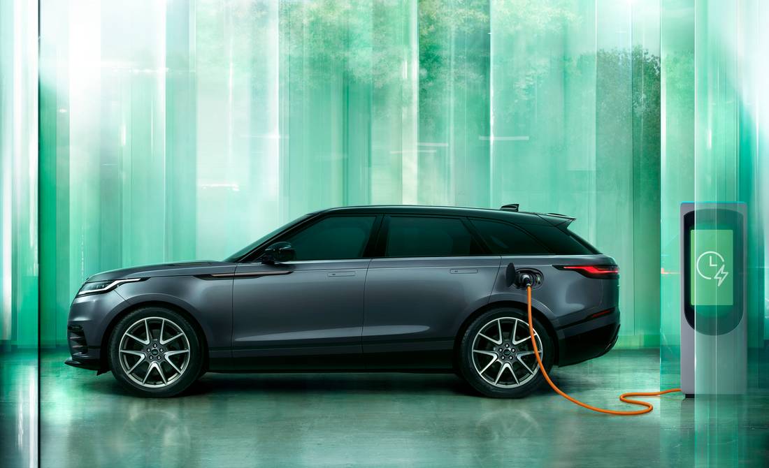 RR_Velar_24MY_Exterior_13_Side_PHEV_010223.jpg