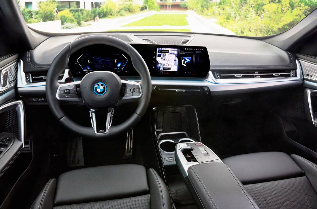 bmw-ix1-interior