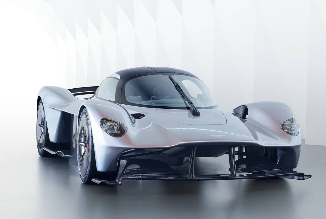 aston-martin-valkyrie-front