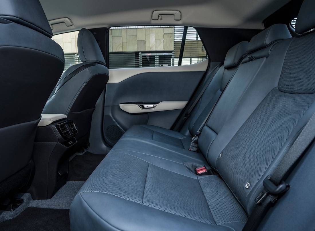 lexus-rz-450e-seats