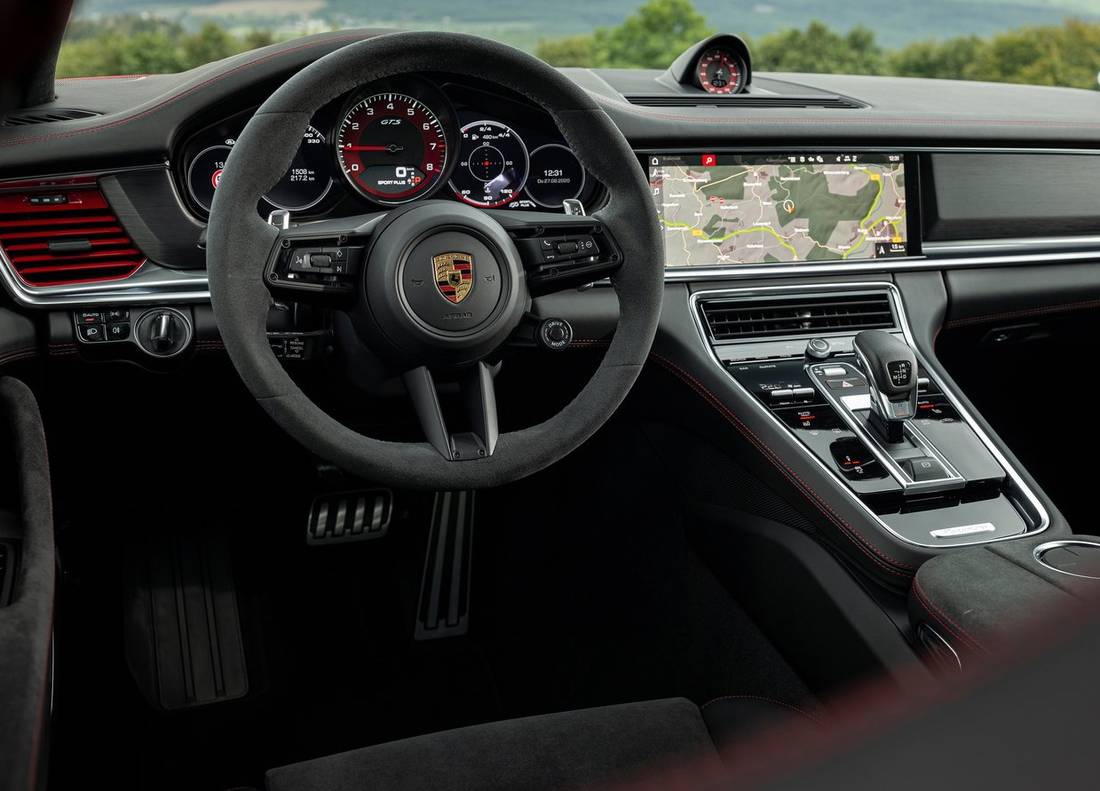 porsche-panamera-gts-interior