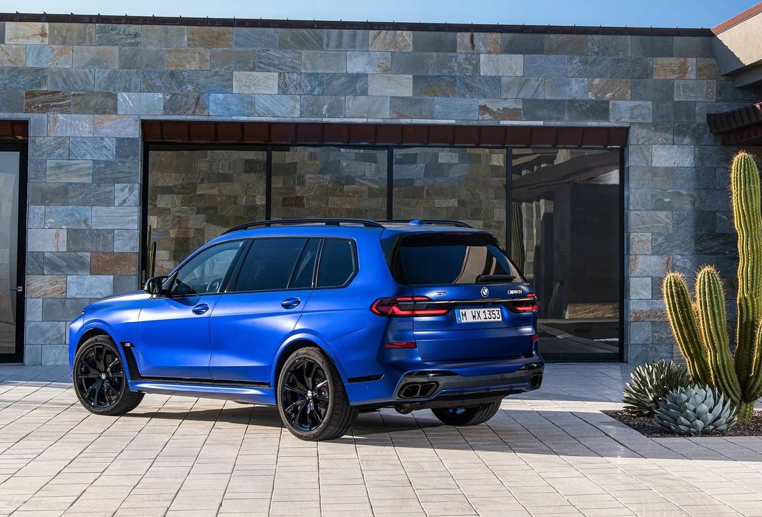 bmw-x7-m-back