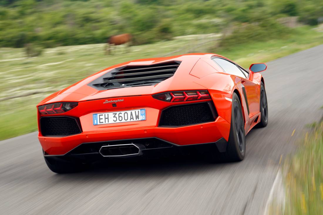 lamborghini_aventador_lp_700-4_3.jpeg