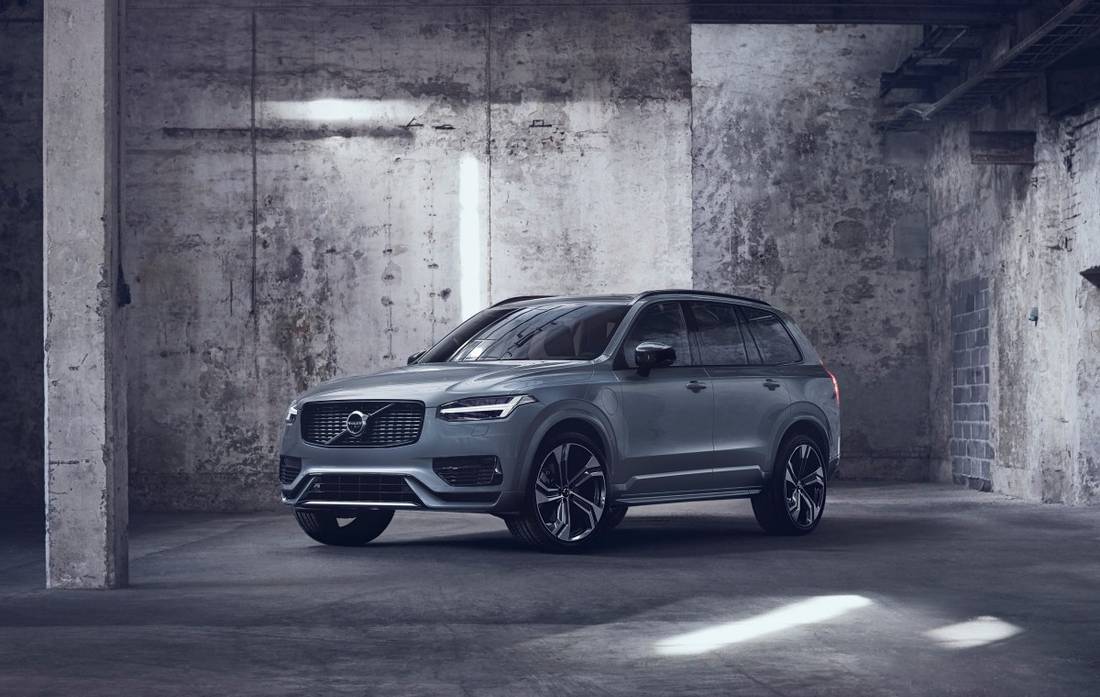 volvo-xc90-recharge-front