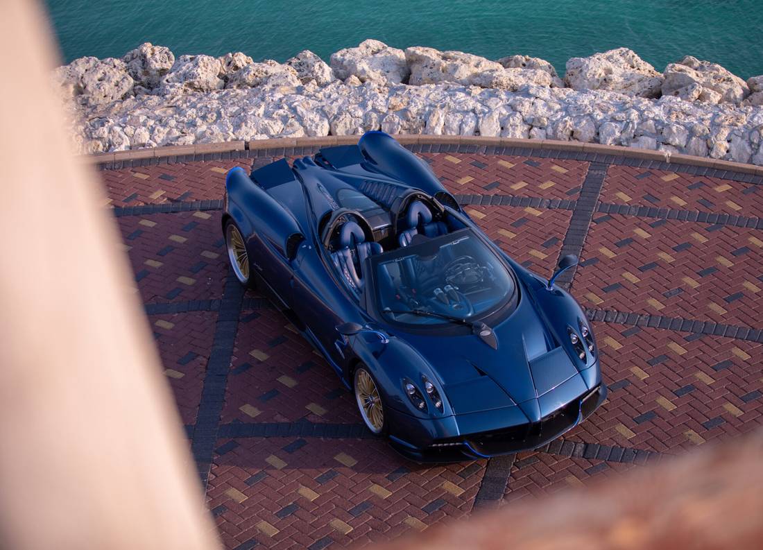 LC_Huayra_Roadster_1.jpeg