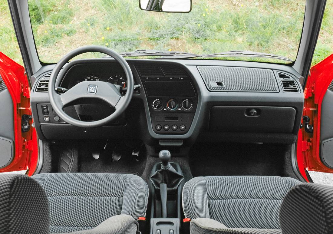 peugeot_306_interior.jpeg