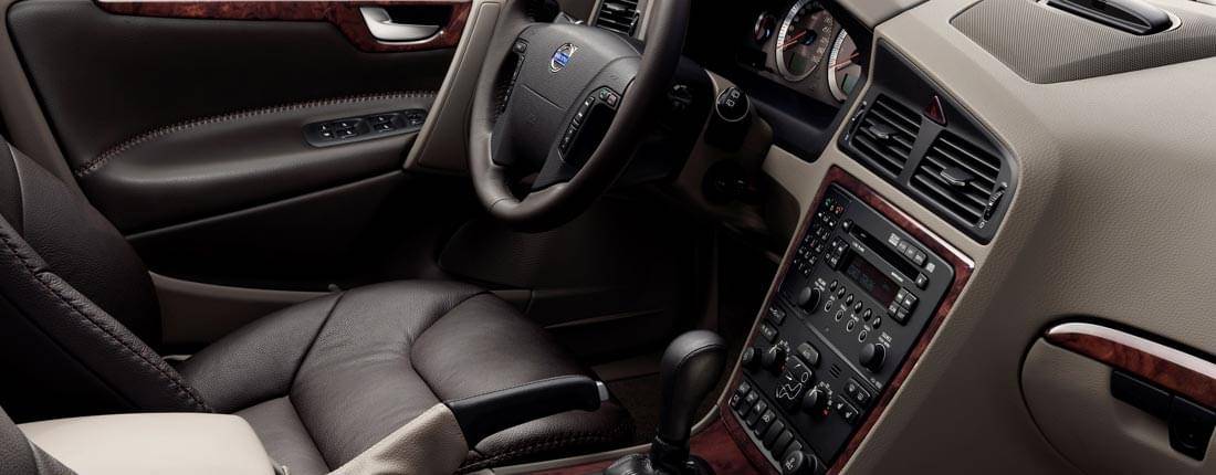 volvo-xc70-interior