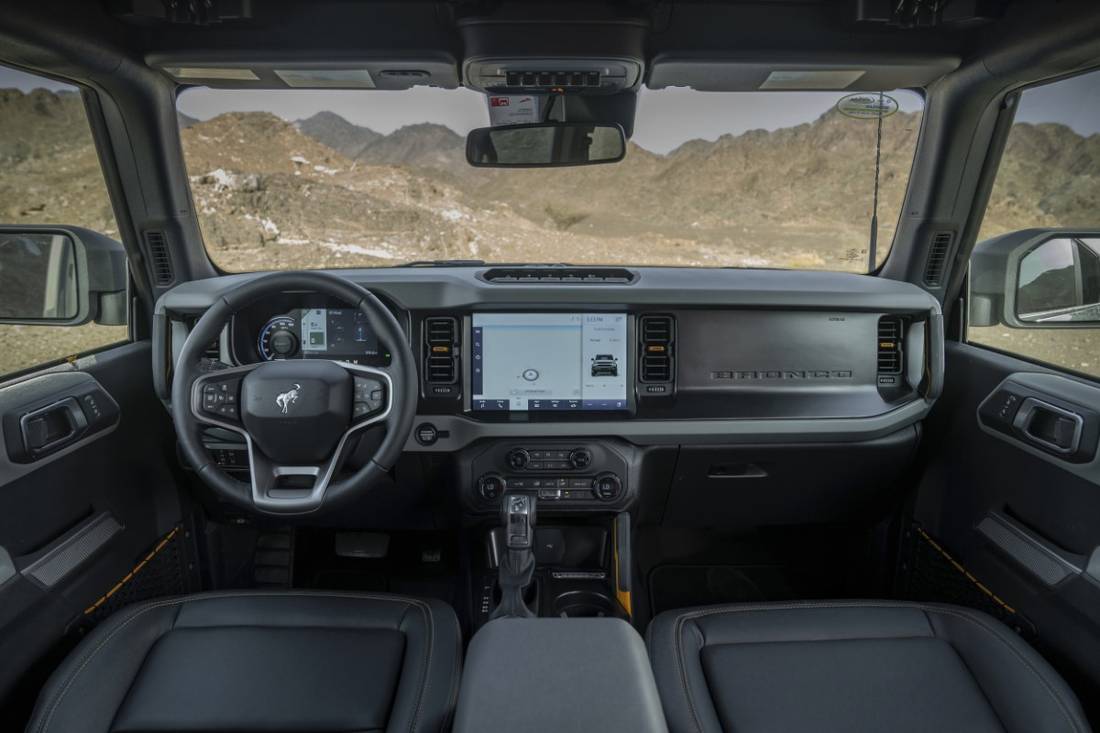 2023_ford_bronco_badlands_interior_28_8005.jpg