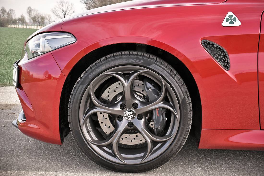 Alfa-Romeo-Giulia-Quadrifoglio-wheel