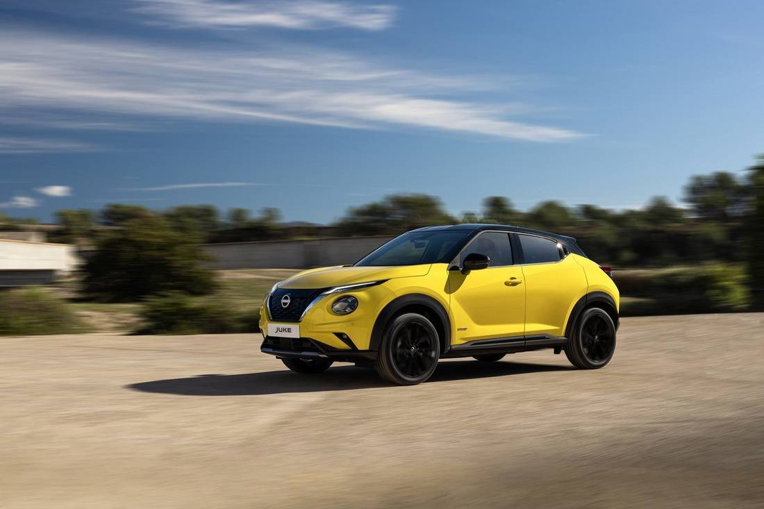 JUKE MC 2024 - Exterior _ iconic yellow body color - N-Sport - dynamic front view.jpg