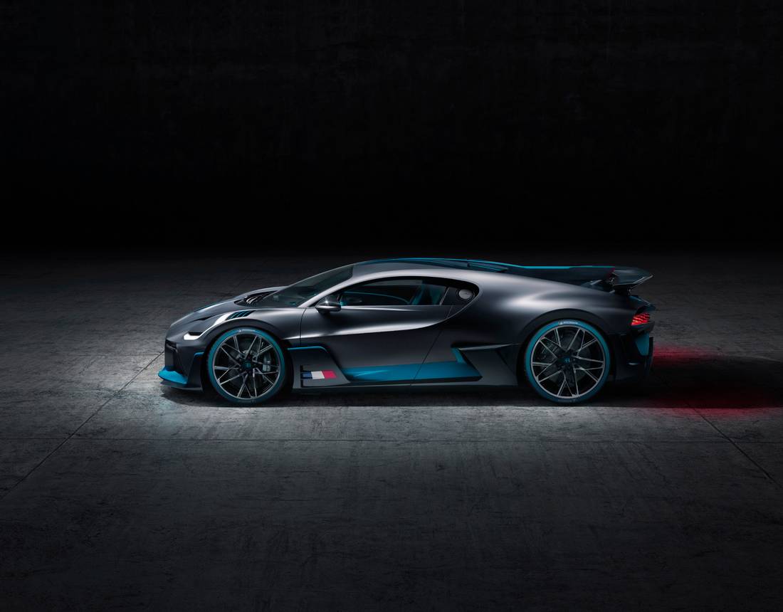 08_bugatti-divo_side-elev.jpg