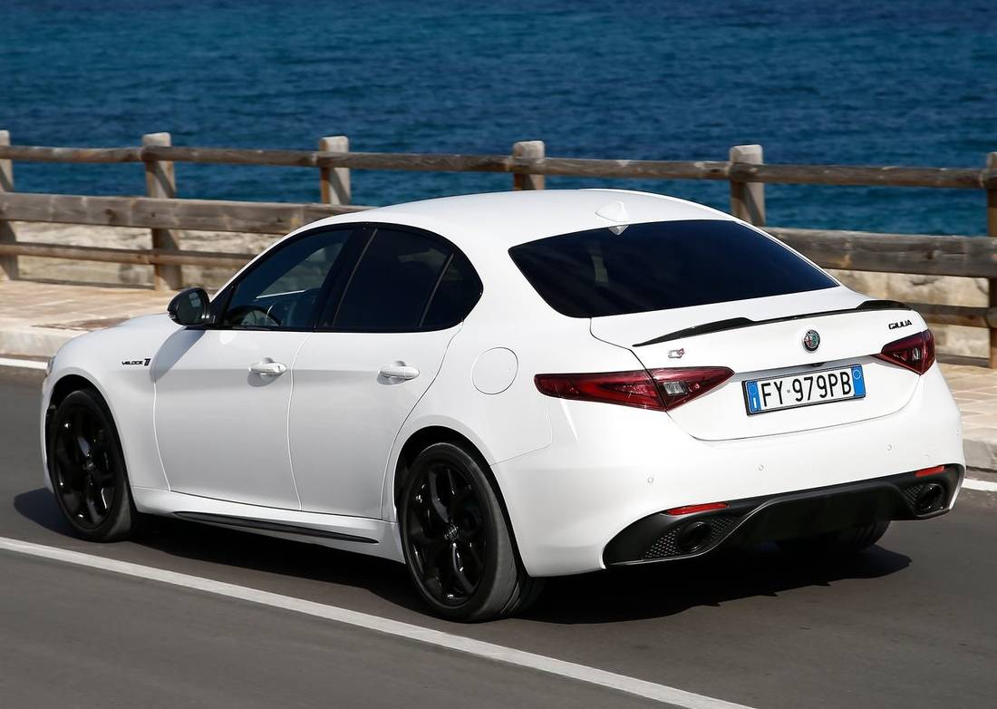 alfa-romeo-giulia-back