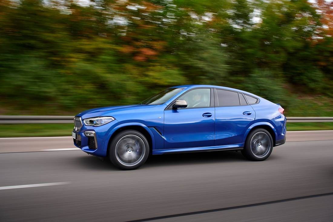 bmw-x6-m50i-side