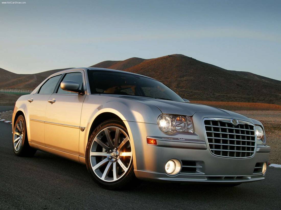 Chrysler-300C_SRT8-2005-1600-01.jpg